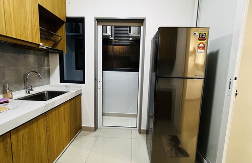 Kuala Lumpur Condo | Spacious 4-bedroom Apartment Near Sunway Velocity. Perfect for Groups