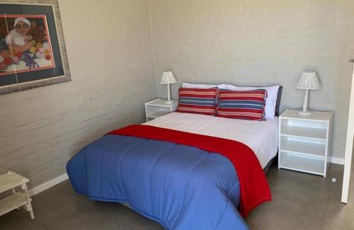 Sandbaai House | Spacious 4 Bedroom on the Beach