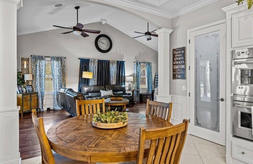 Trenton House | Spacious 4-bedroom pool house minutes from Suwannee River and natural springs!