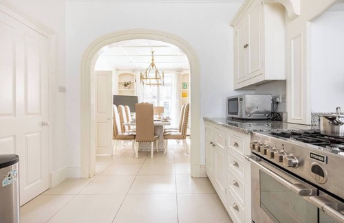 Westminster House | Spacious 4 Bedroom Royal Villa next to Buckingham Palace