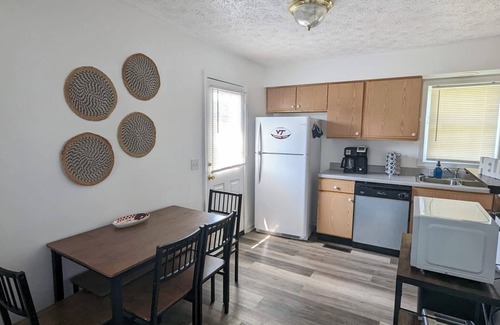 Blacksburg Apartment | Spacious 4 bedroom, sleeps 10, close to VT