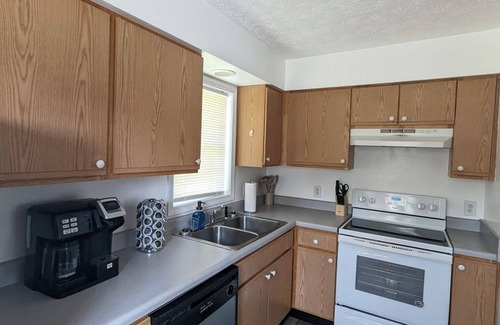 Blacksburg Apartment | Spacious 4 bedroom, sleeps 10, close to VT