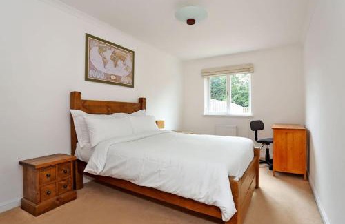 Central Aberdeen Apartment | Spacious 4 bedroom Townhouse near Scenic Beach & City Centre