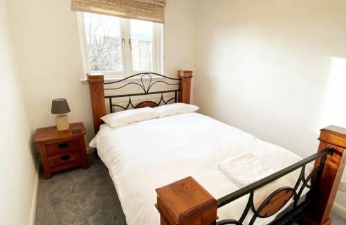 Central Aberdeen Apartment | Spacious 4 bedroom Townhouse near Scenic Beach & City Centre