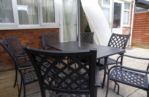 Sydenham House | Spacious 4-bedroom Townhouse with Garden- Perfect for Groups!