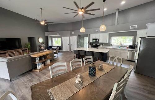 Crystal River House | Spacious 4 bedroom with 2 baths with Pool and boat dock