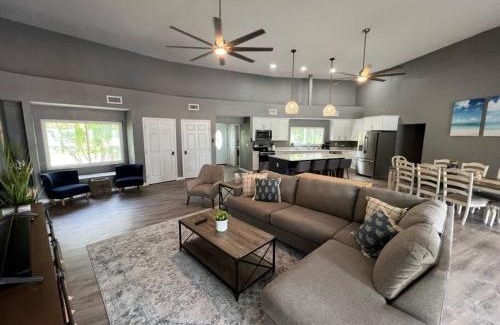 Crystal River House | Spacious 4 bedroom with 2 baths with Pool and boat dock