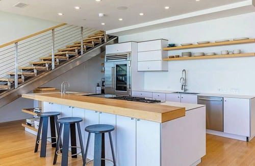 Central Malibu Villa | Spacious 4-bedroom villa in lovely Los Angeles with 100 People Event Space.