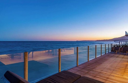Central Malibu Villa | Spacious 4-bedroom villa in lovely Los Angeles with 100 People Event Space.