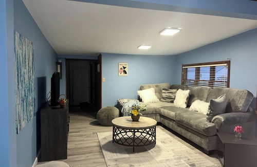 Town of Porter House | Spacious 4-bedroom house in charming Ransomville with WiFi