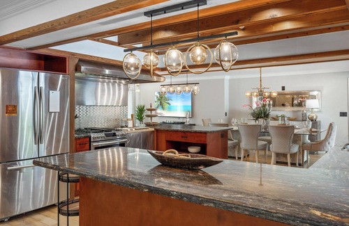 Sunrise Villa | Spacious 4-bedroom villa with Pool + Hot Tub + Spacious Garden