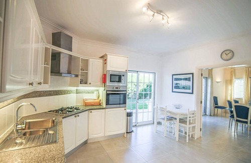 Vale do Lobo House | Spacious 4 bedroom villa in quiet location with sea views