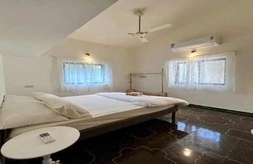 Vagator Villa | Spacious 4-Bedroom Villa near beach with garden