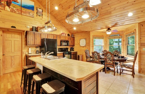 Foxfire Estates Cabin | Spacious 4 BR Cabin w/Stunning Mountain Views! Pet Friendly! Hot Tub!