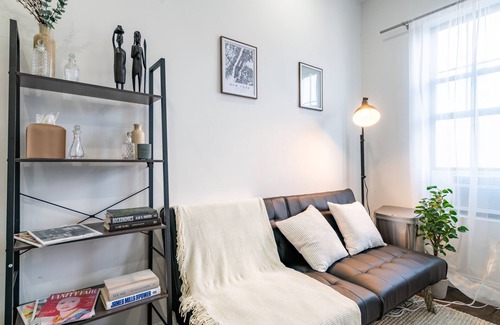 Manhattan Apartment | Spacious 4 BR Den in the Heart of the East Village