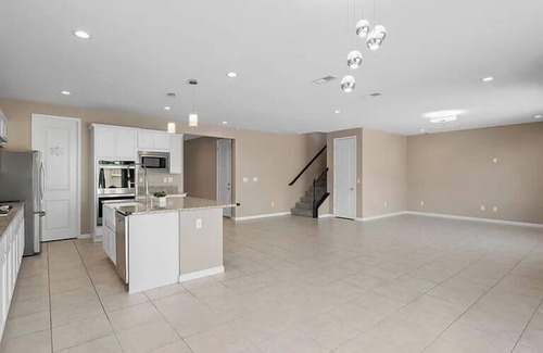 Sparks House | Spacious 4-Car Garage Sleeps 23