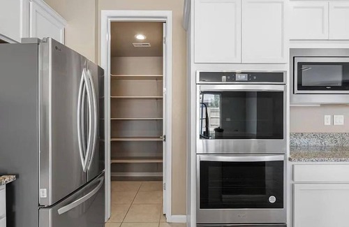 Sparks House | Spacious 4-Car Garage Sleeps 23
