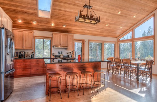 Deer Park House | Spacious 4bd/3bath, A/C, Hot Tub, SHARC, EV