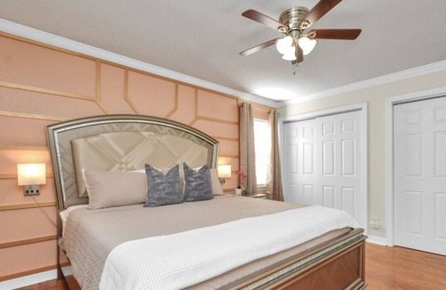 Westbury House | Spacious 4BDRM Oasis in Houston's Southwest Charm