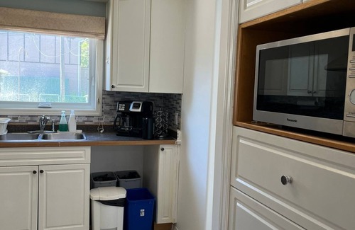 Brandon House | Spacious 4BedroomHome with Modern Amenities and ScenicViews perfect for Families