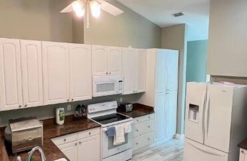 East Naples House | spacious 4Bedrooms,3Bathrooms Home, in the center of everything in Naples Fl.