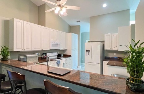East Naples House | spacious 4Bedrooms,3Bathrooms Home, in the center of everything in Naples Fl.