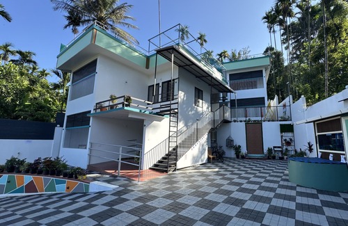 Manjoora Apartment | Spacious 4BHK in Wayanad with WiFi, AC, gym & modern amenities