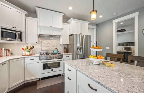 Coeur d'Alene House | Spacious 4BR 3B 2-Kitchen w/bathtub | 11 guests