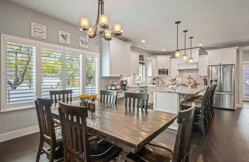 Coeur d'Alene House | Spacious 4BR 3B 2-Kitchen w/bathtub | 11 guests