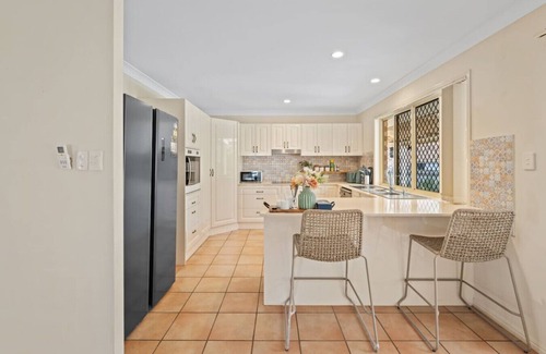 Capalaba Apartment | Spacious 4BR Family Home in Capalaba | Local Charm