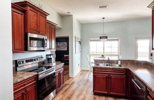 Foley House | Spacious 4BR Family Home – Near OWA, Beaches & Zoo, Spacious 4BR Family Home