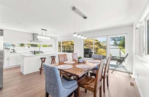 Regional District of Nanaimo House | Spacious 4BR Getaway- Perfect for Families
