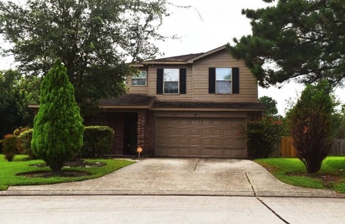 Houston House | Spacious 4BR Getaway - Theater, PS5, Pool Table