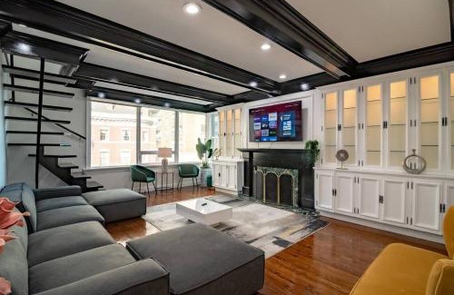 Gold Coast Apartment | Spacious 4BR Gold Coast Duplex with Jacuzzi in the Bedroom