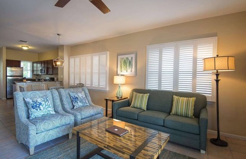 Marathon House | Spacious 4BR Harbor Villa w/Full Kitchen, Balcony & Water Views