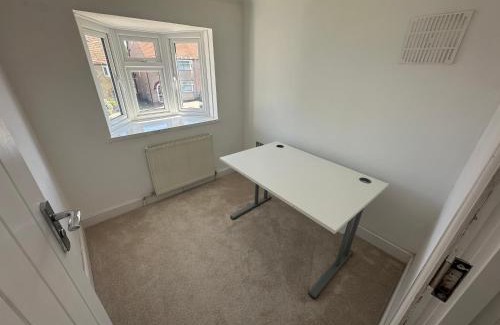 Stonecot House | Spacious 4BR Home Garden & Office Space
