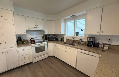 South Addition House | Spacious 4BR Home in Prime Downtown Spot