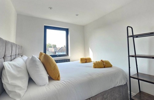 Higham Hill House | Spacious 4BR House, London, Sleeps 9, Free Parking