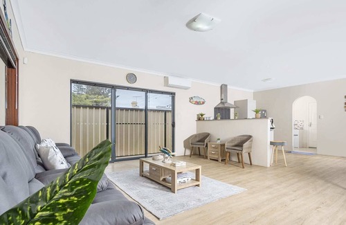 Beachlands House | Spacious 4BR House Right Near The Beach