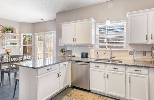 Hurwood Heights House | Spacious 4BR Next to Geodis Park-Close to Downtown