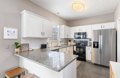 Hurwood Heights House | Spacious 4BR Next to Geodis Park-Close to Downtown