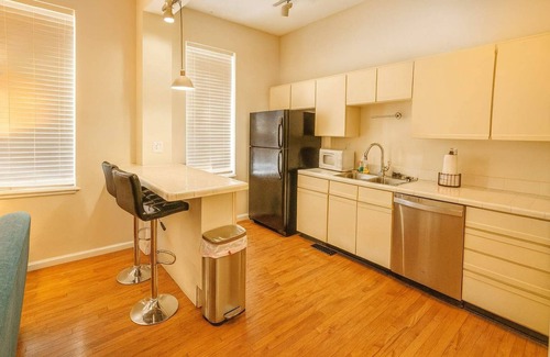 Soulard Apartment | Spacious 4BR Soulard Duplex - 2 Kitchens - Patio - Parking - Walk to Market