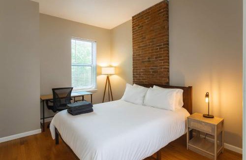 Soulard Apartment | Spacious 4BR Soulard Duplex with Patio & Parking