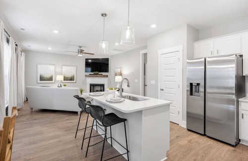 Gallatin House | Spacious 4BR Townhome - Pet Friendly, WIFI, Dedicated Workspace in Gallatin