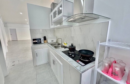 Huai Yai Villa | Spacious 4BR Villa with Private Pool, WiFi & Karaoke – Perfect Getaway!