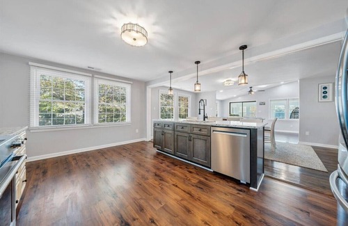 Huddleston House | Spacious 4BR with private boat dock and lakefront access
