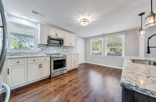 Huddleston House | Spacious 4BR with private boat dock and lakefront access
