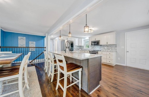 Huddleston House | Spacious 4BR with private boat dock and lakefront access