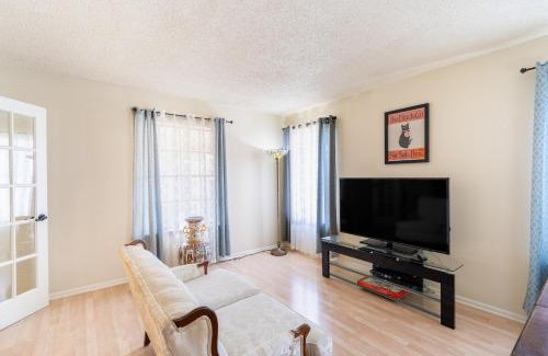 Medical Center District House | Spacious 4BR with Private Pool, Near Six Flags