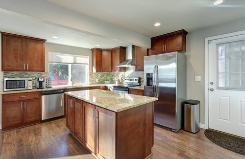 Renton House | Spacious 5 BD/3 BA Home Perfect for Entertaining